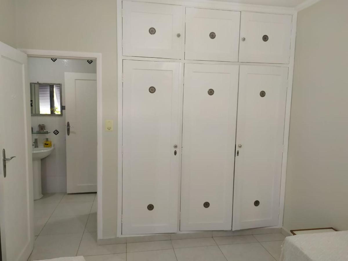 Guaruja Enseada - Apto 200M Da Praia - 02 Dorm. Wi-Fi + Ar + Estacionamento Bagian luar foto